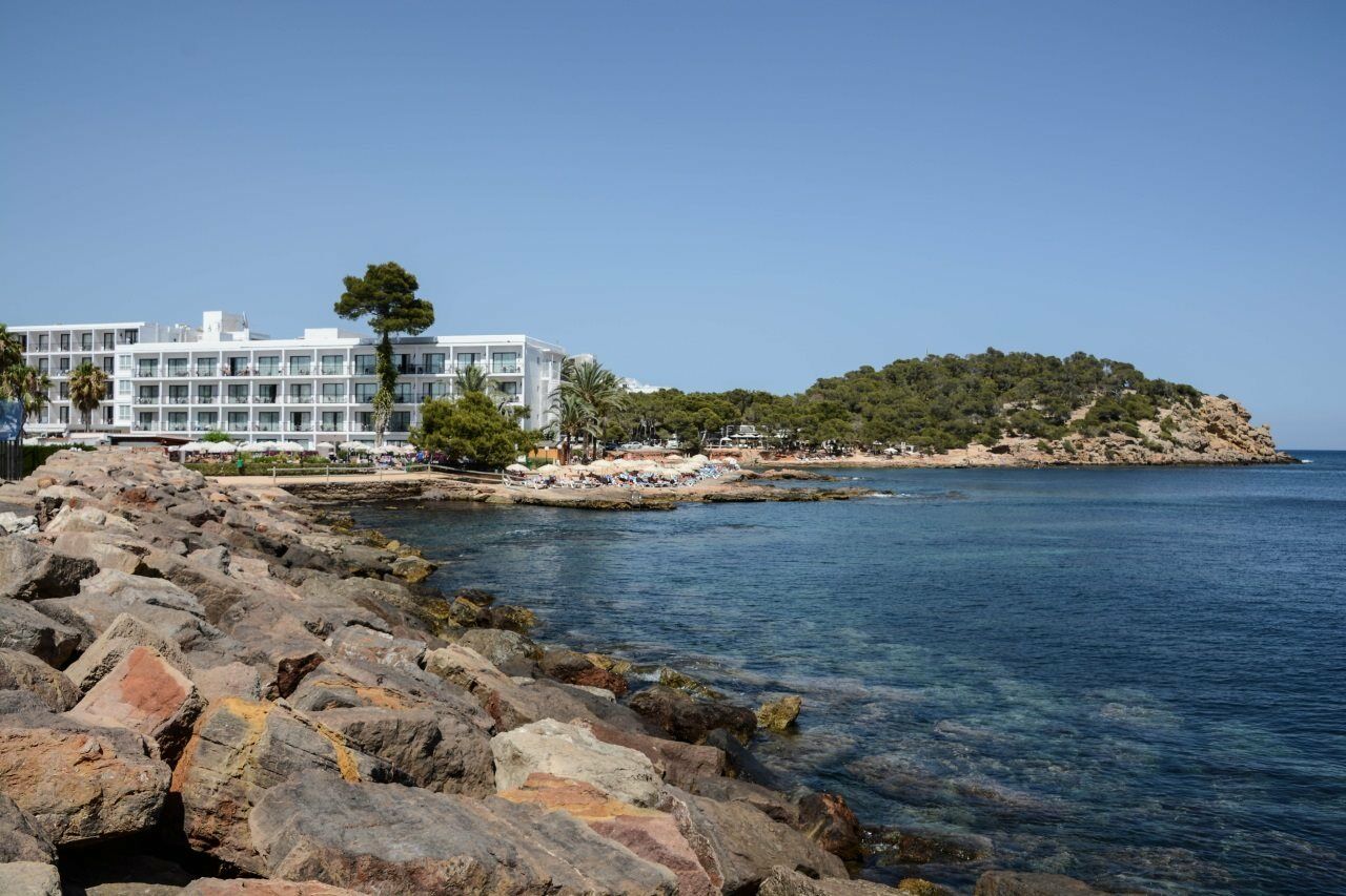 ホテル Catalonia Royal Ses Estaques-Adults Only サンタ・エウラリア・デス・リウ エクステリア 写真